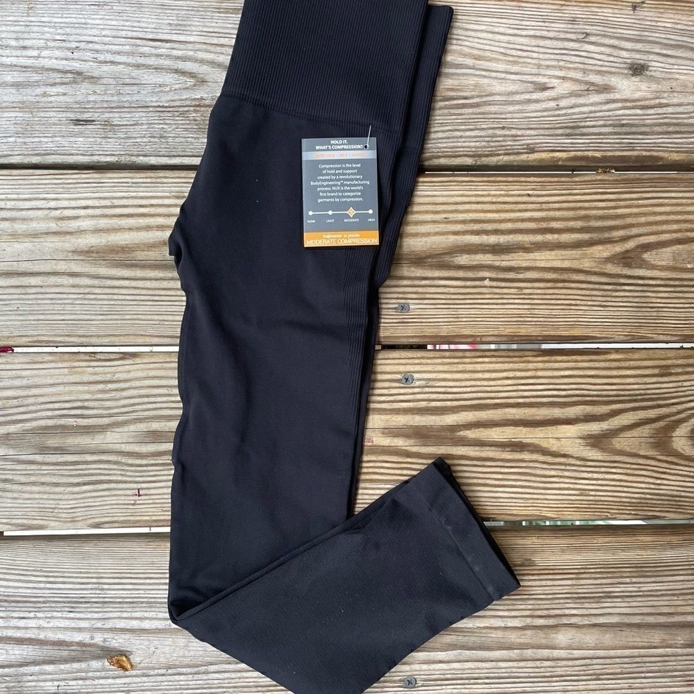 NUX black moderate compression leggings L
